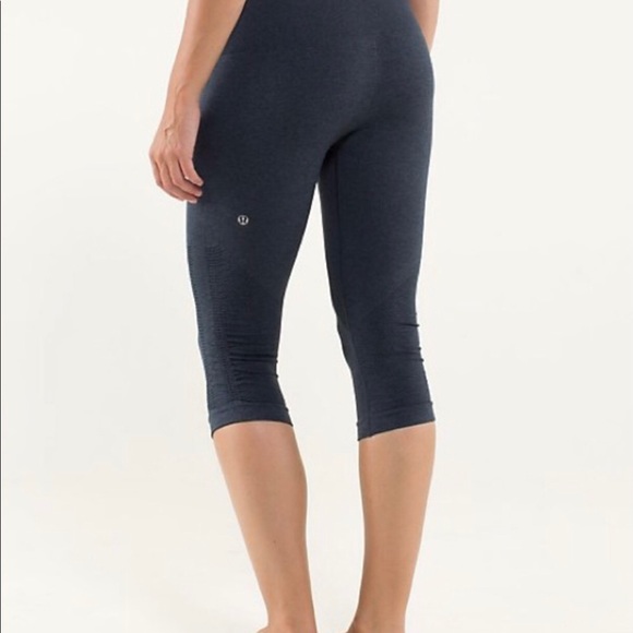 ✨Sold✨ Lululemon Leggings In The Flow Crop II - Picture 3 of 6